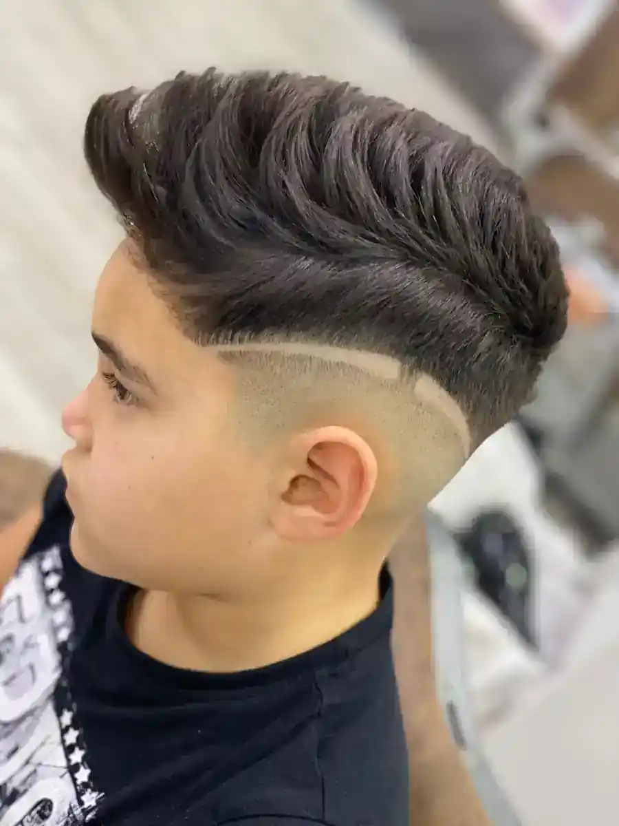 Corte con textura y volumen en Peluquería Nivel 10 Elche
